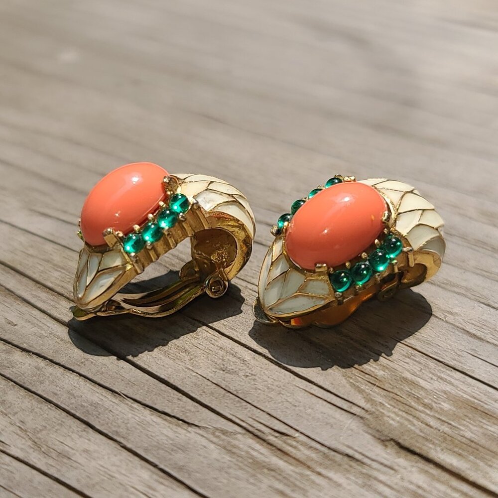 Crown Trifari L’Orient Butterfly Clip Earrings Faux Coral Emerald White Enamel